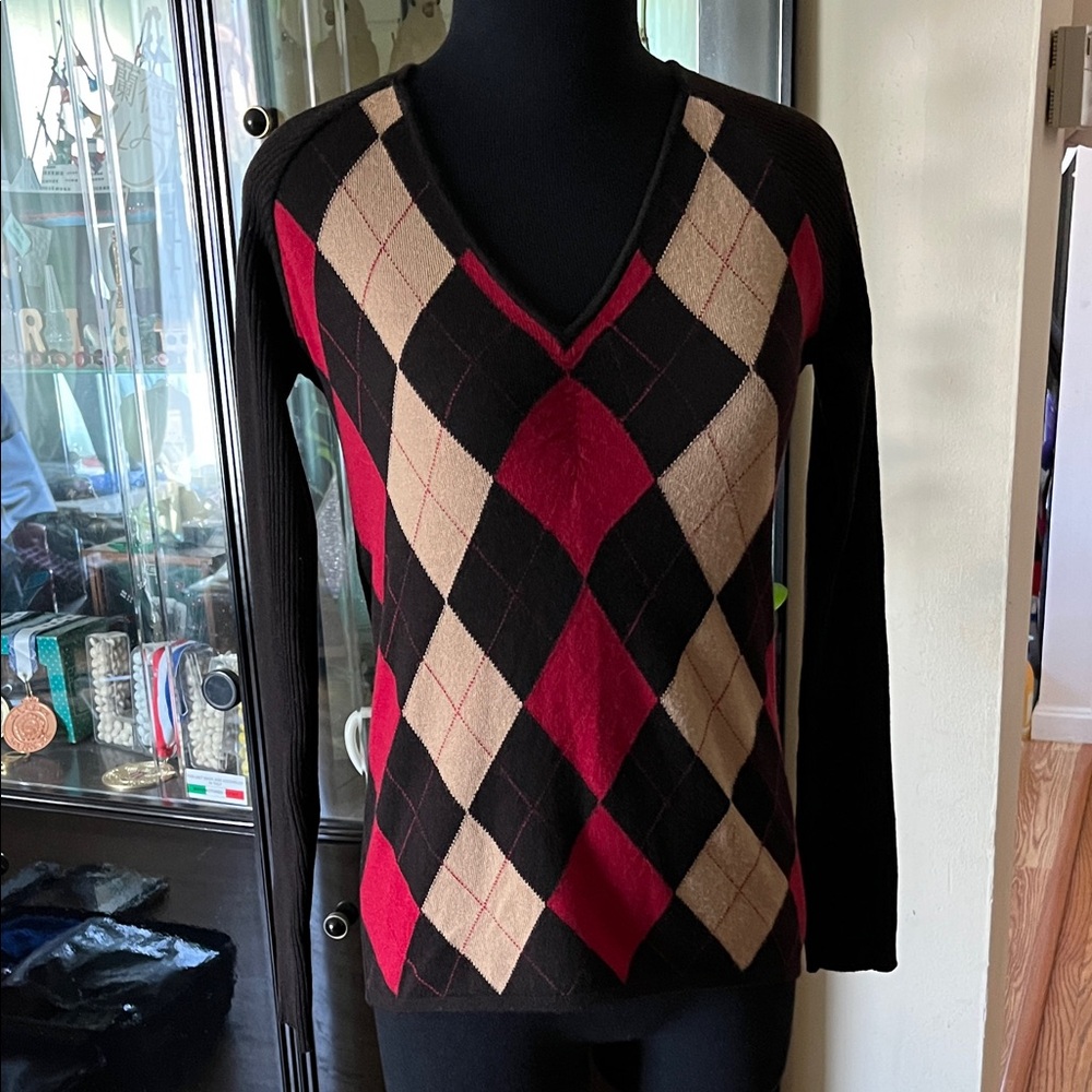 Elegant Argyle V-Neck Sweater - Black, Red, and Cream